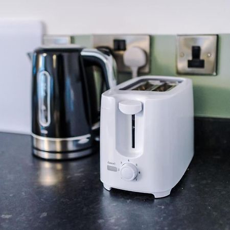 Cozy 1 Bedroom Apartment, Prime Location , Free Parking マンチェスター エクステリア 写真