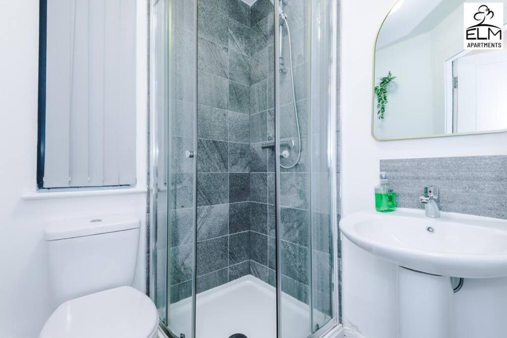 Cozy 1 Bedroom Apartment, Prime Location , Free Parking マンチェスター エクステリア 写真