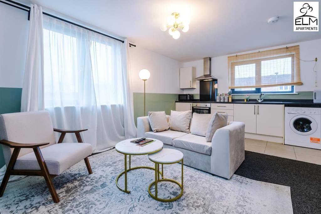 Cozy 1 Bedroom Apartment, Prime Location , Free Parking マンチェスター エクステリア 写真