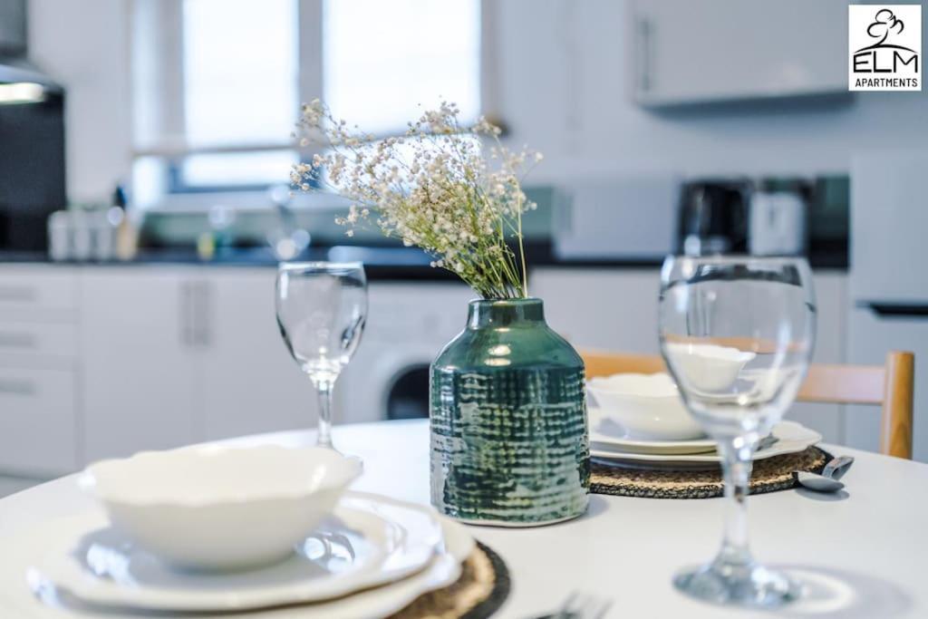Cozy 1 Bedroom Apartment, Prime Location , Free Parking マンチェスター エクステリア 写真