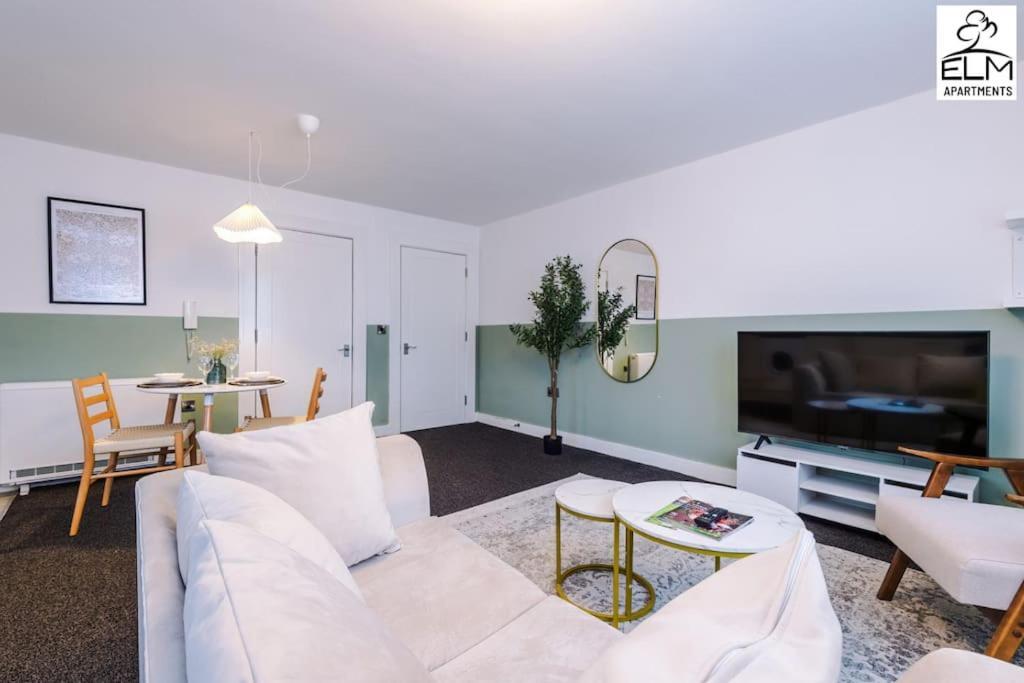 Cozy 1 Bedroom Apartment, Prime Location , Free Parking マンチェスター エクステリア 写真