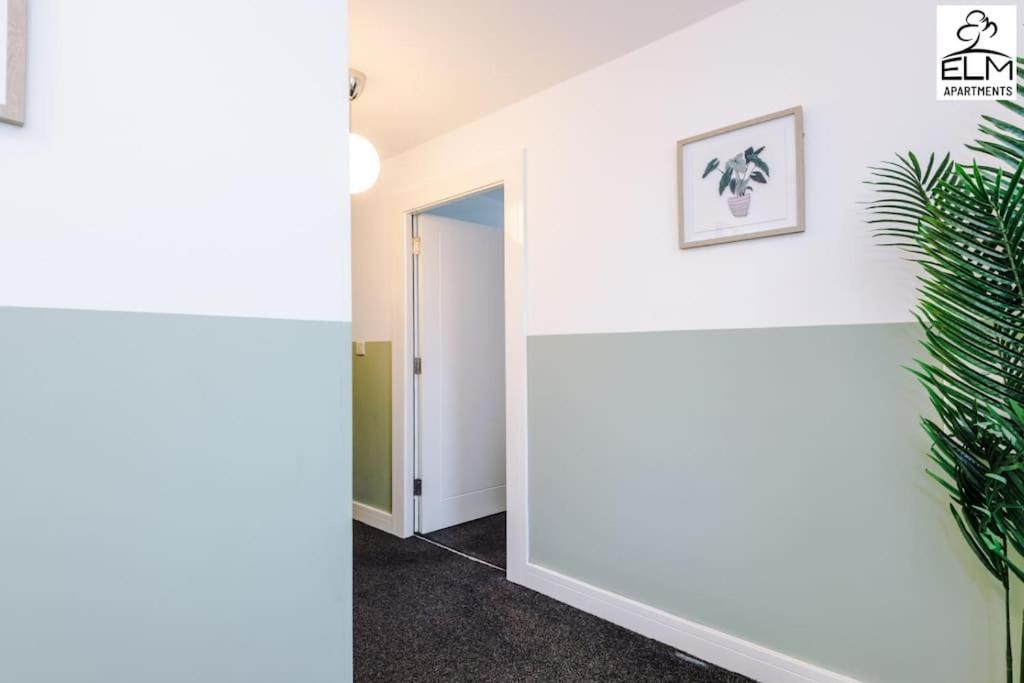 Cozy 1 Bedroom Apartment, Prime Location , Free Parking マンチェスター エクステリア 写真