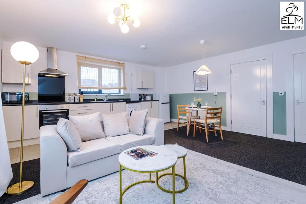 Cozy 1 Bedroom Apartment, Prime Location , Free Parking マンチェスター エクステリア 写真