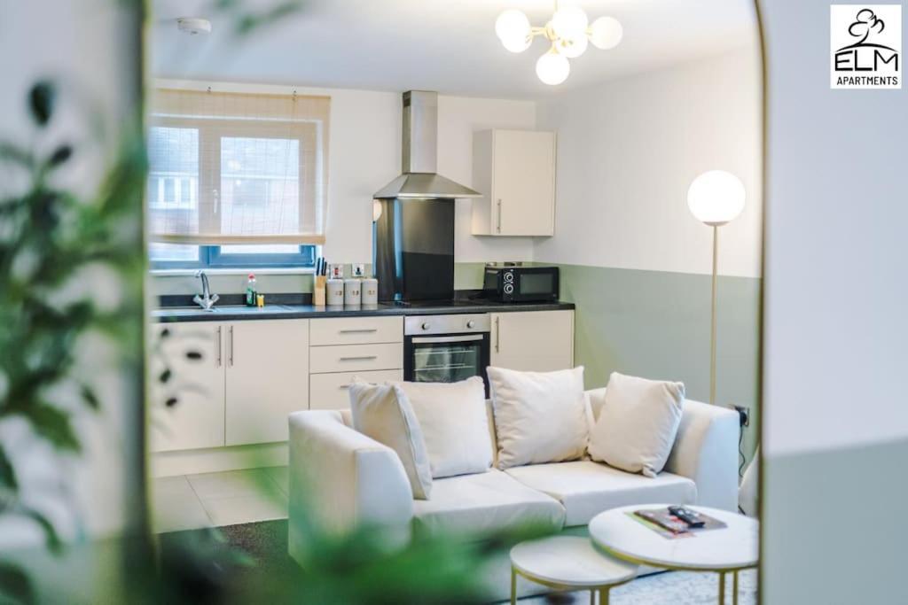 Cozy 1 Bedroom Apartment, Prime Location , Free Parking マンチェスター エクステリア 写真
